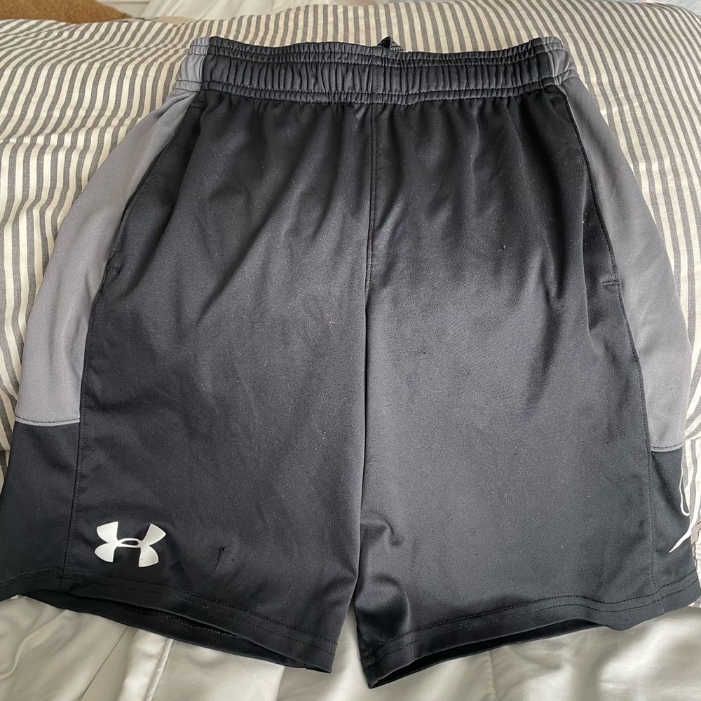 Boys under Armour shorts size medium